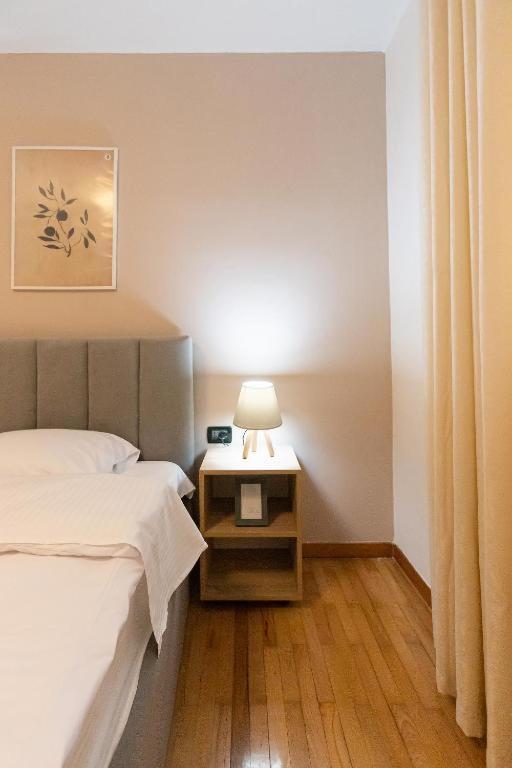 Light-2 Lovely Apartment In Tirana Bagian luar foto